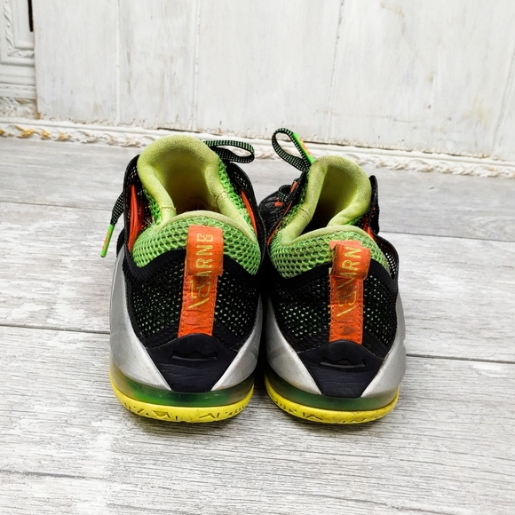 Nike LeBron James Size 7Y Air Max Low Sneakers - Picture 2 of 7